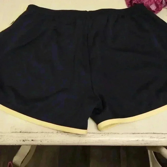 Ready for a workout! New balance Shorts - Picture 4 of 4